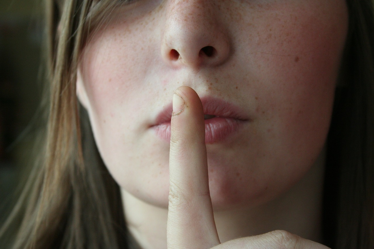 Silent data corruption – constraints spanning multiple rows